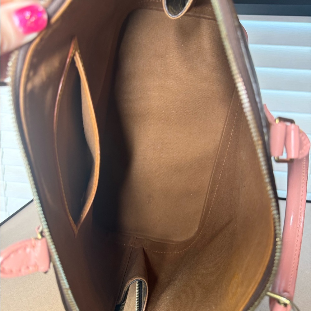 Louis Vuitton Alma - Picture 10 of 13